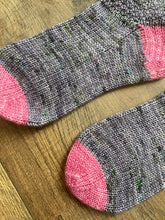 Load image into Gallery viewer, Sock Set with patterns - June
